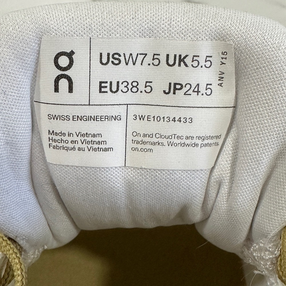 ON Cloudrunner 2 Women’s Sz 7.5 White/Green 3WE10134433 - Picture 2 of 2